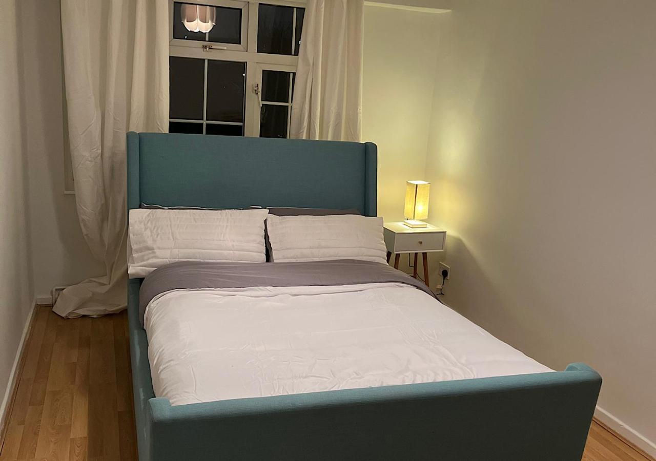לונדון Lovely 2 Bedroom Apartment With Parking Space מראה חיצוני תמונה