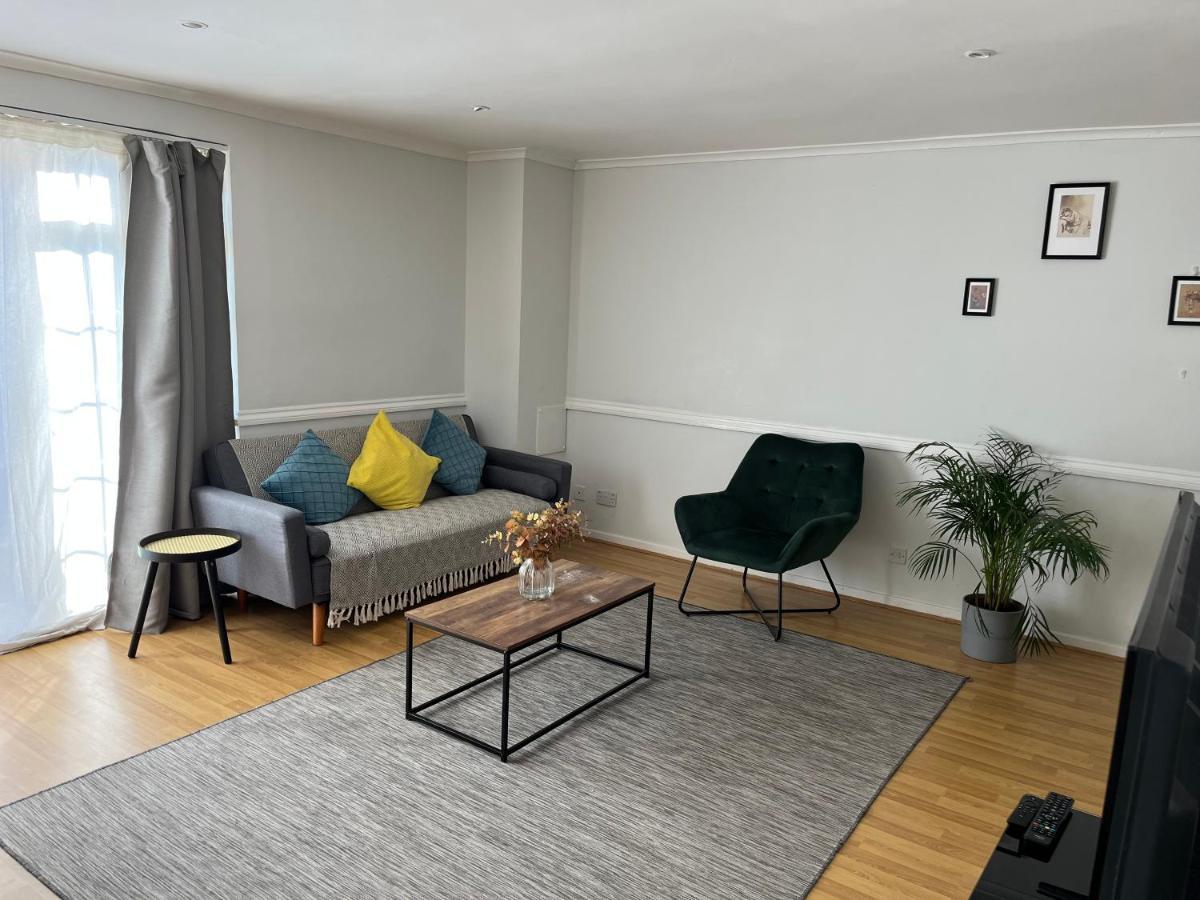 לונדון Lovely 2 Bedroom Apartment With Parking Space מראה חיצוני תמונה
